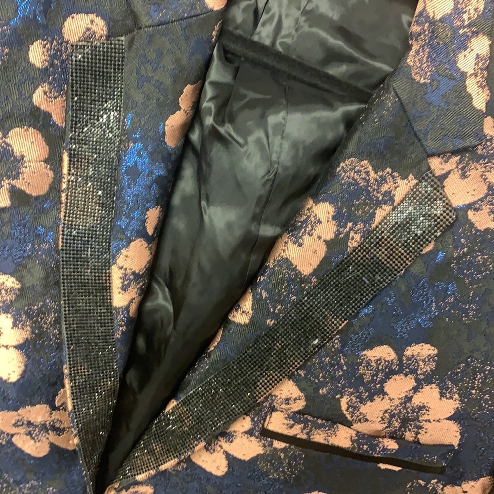 Dinner Jacket/Blazer Only Worn Once - image 3